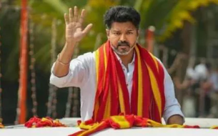 প্রথম নির্বাচনী লড়াইয়েই চমক, বুথফেরত জরিপে থালাপতি বিজয়ের দলে ৯৮-১২০ আসনের আভাস