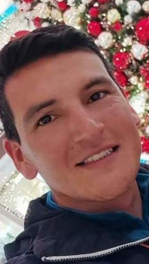 A groom-to-be tragically dies after falling from a runaway hot air balloon at a festival in Colombia, sparking shock and tributes from the paragliding community.