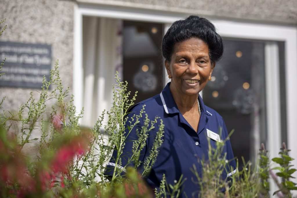 At 84, Britain’s oldest nurse Daisy Richards wins top awards for care excellence, still working with passion in Anglesey. An inspiring career spanning six decades!