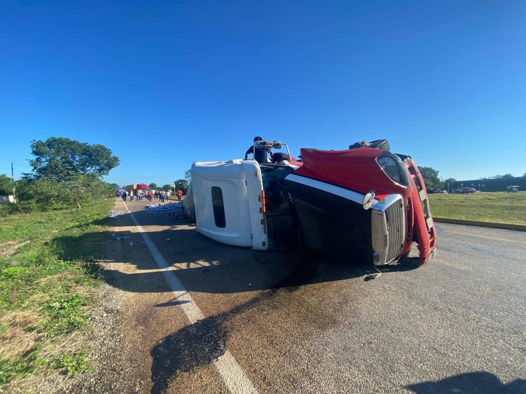 Thirsty locals looted 25 tonnes of beer from an overturned lorry in Mexico, turning a highway crash into chaos. See how the frenzy unfolded and what happened next!