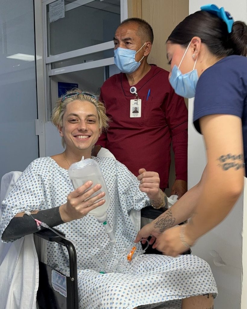 Pop singer Paco Amoroso's shocking stage fall in Mexico City left fans worried. Thankfully, he's recovering well and ready to continue his epic tour across Mexico and Europe!