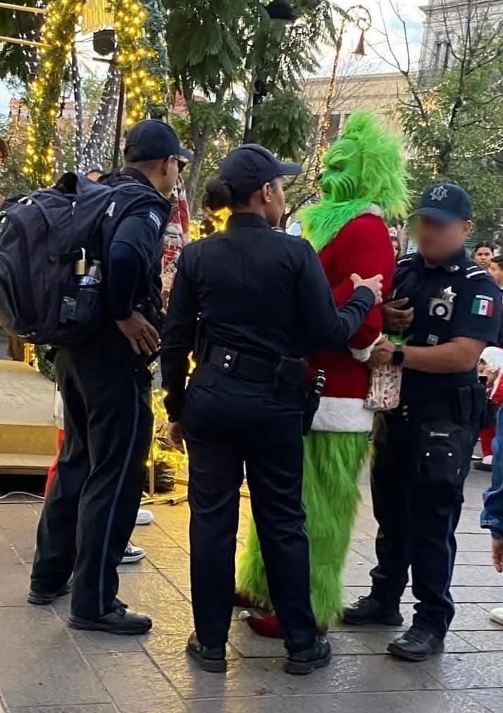 Santa Claus and the Grinch arrested after a shocking fight over tips at a Christmas show in Mexico, leaving families stunned. Watch the viral video sparking festive debate!