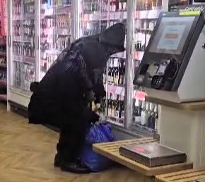 Brazen thieves struck a Sainsbury’s in Wapping, stealing wine in plain sight—just days after a chocolate heist at the same store. Shoppers filmed, staff watched helplessly.