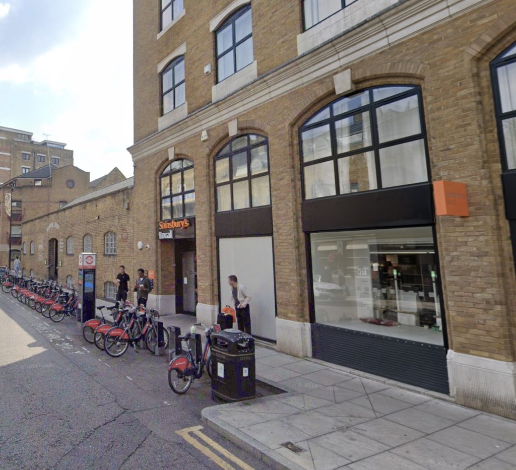 Brazen thieves struck a Sainsbury’s in Wapping, stealing wine in plain sight—just days after a chocolate heist at the same store. Shoppers filmed, staff watched helplessly.