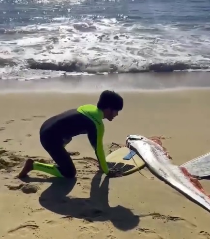 Two massive oarfish surfaced in Mexico within days, fueling fears of an impending disaster. Are these deep-sea giants a bad omen or just a rare coincidence?