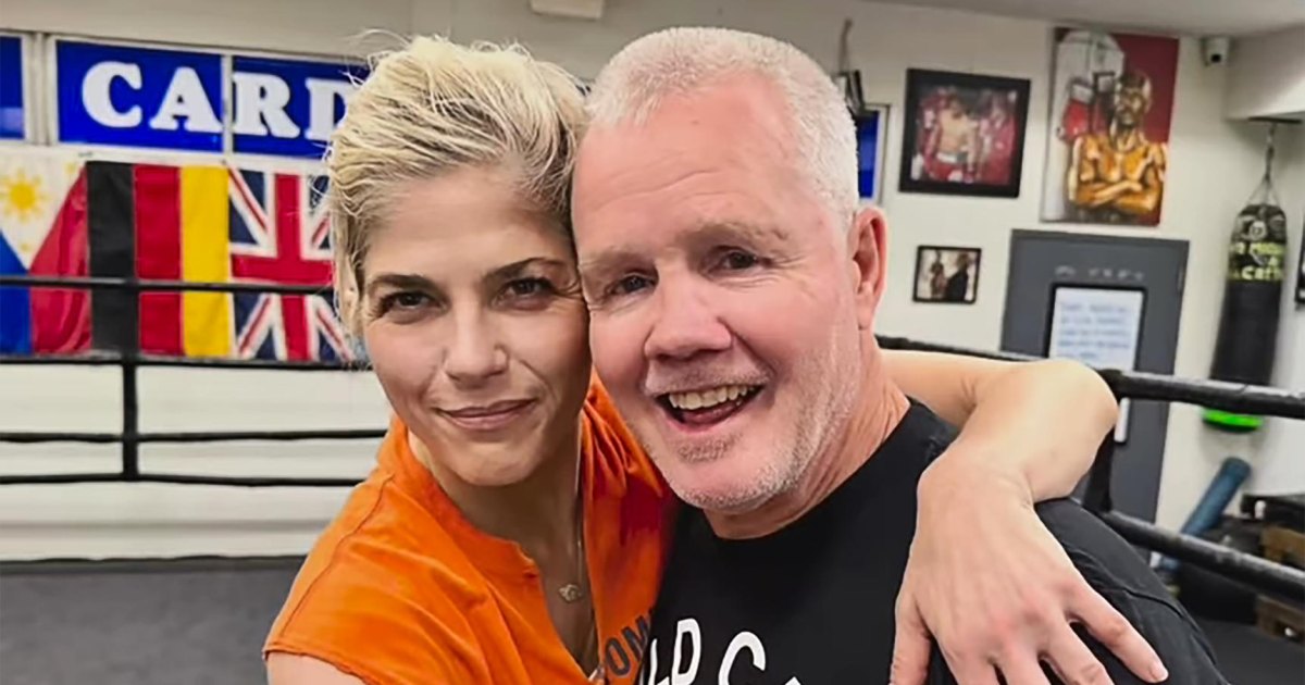 Selma Blair and Freddie Roach Enter Boxing Ring Amid Respective MS and Parkinson s Diagnoses 490