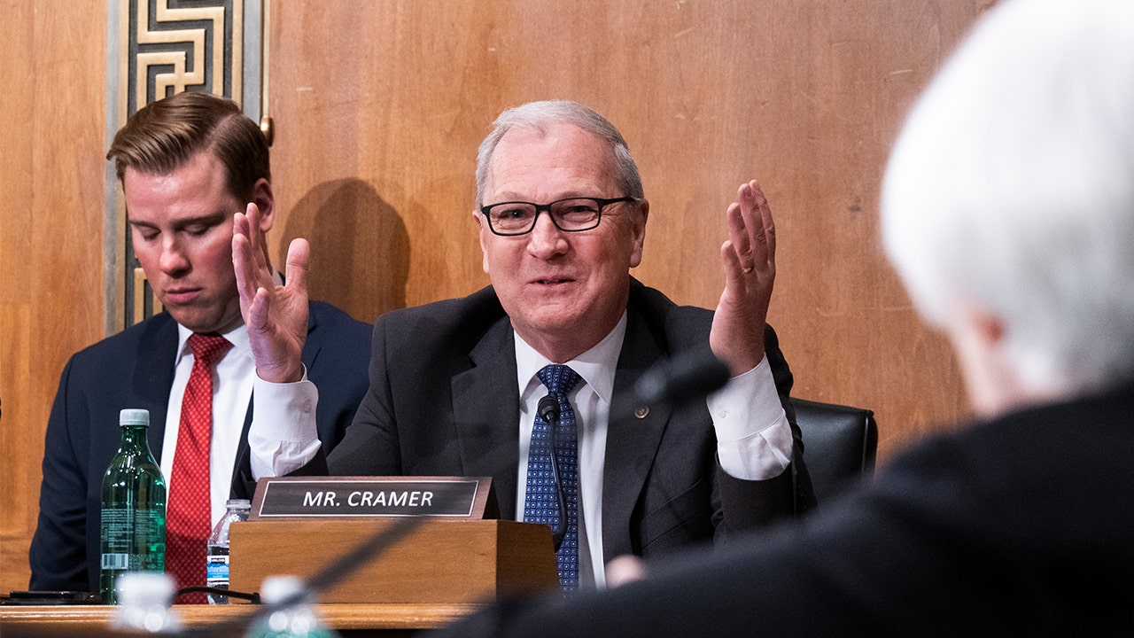 Sen Kevin Cramer Hand Injury 2