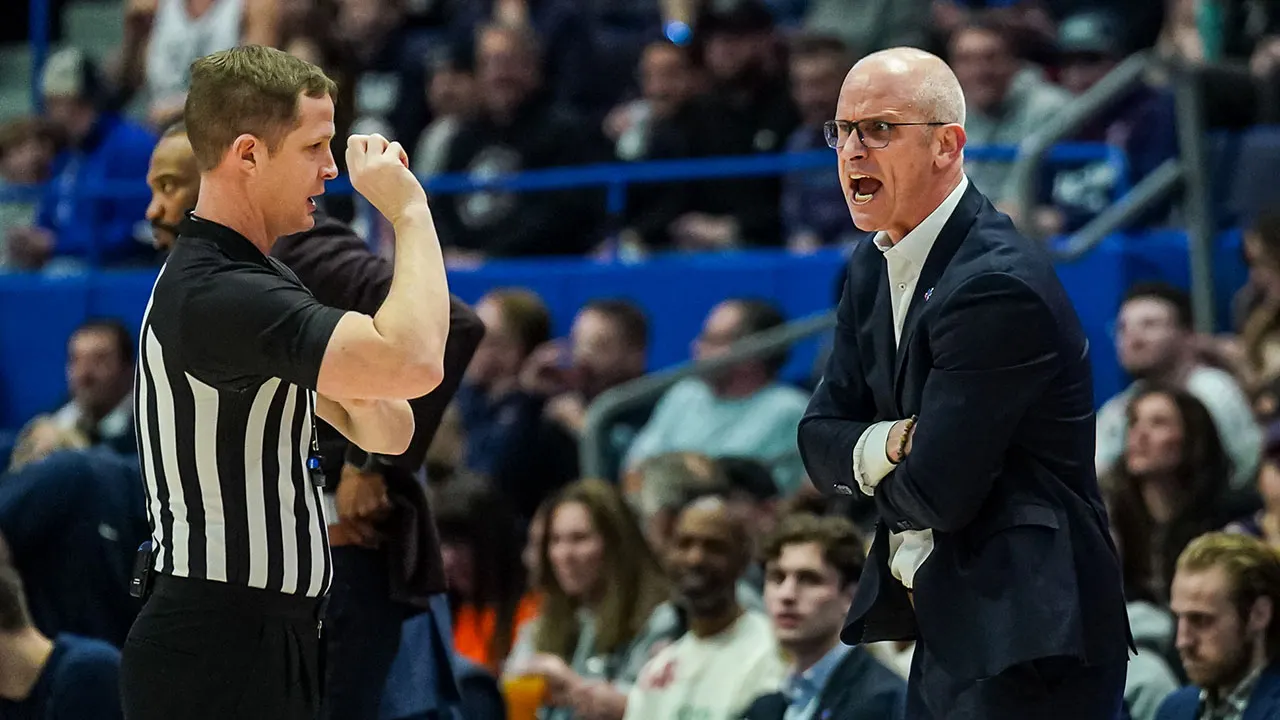 dan hurley uconn huskies