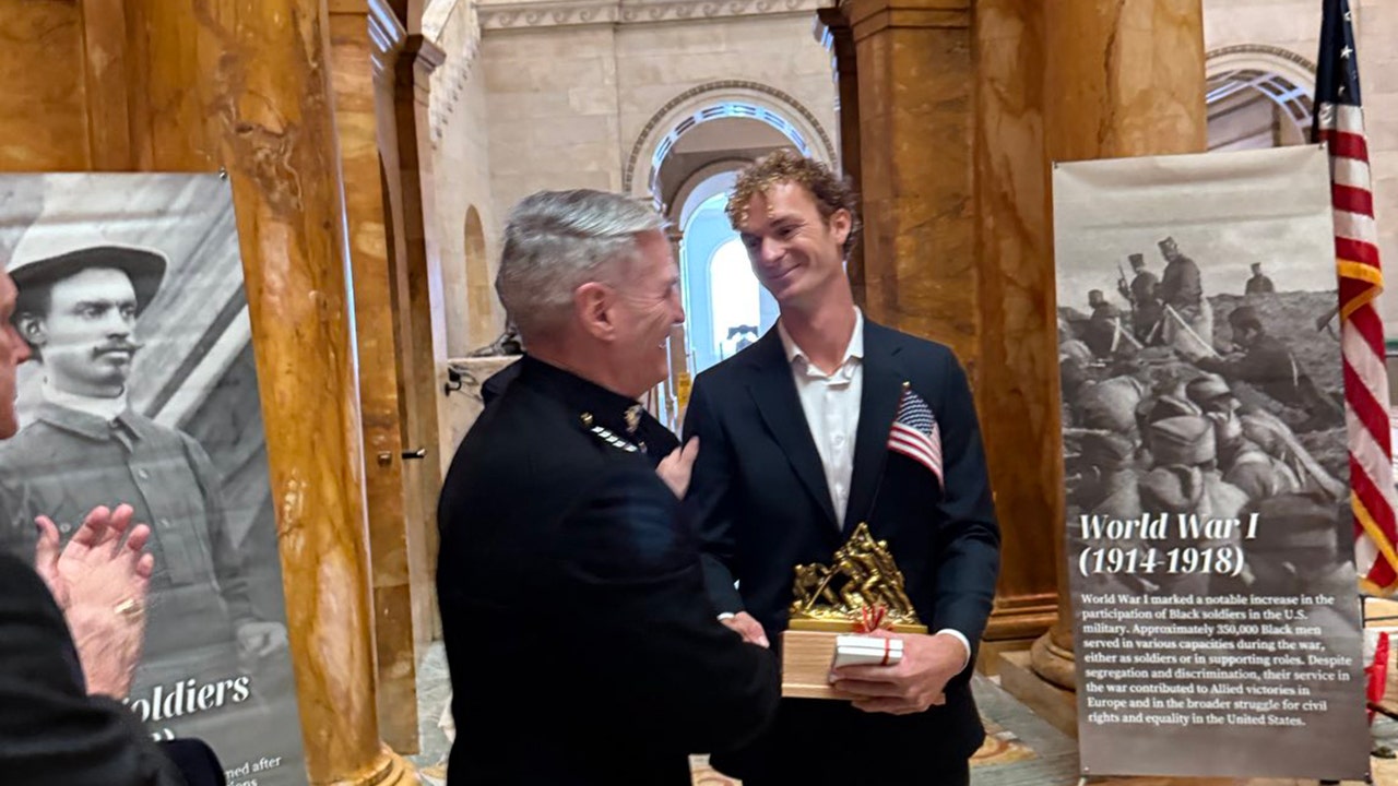 daniel penny receives prestigious award from marine corps league at iwo jima event 3