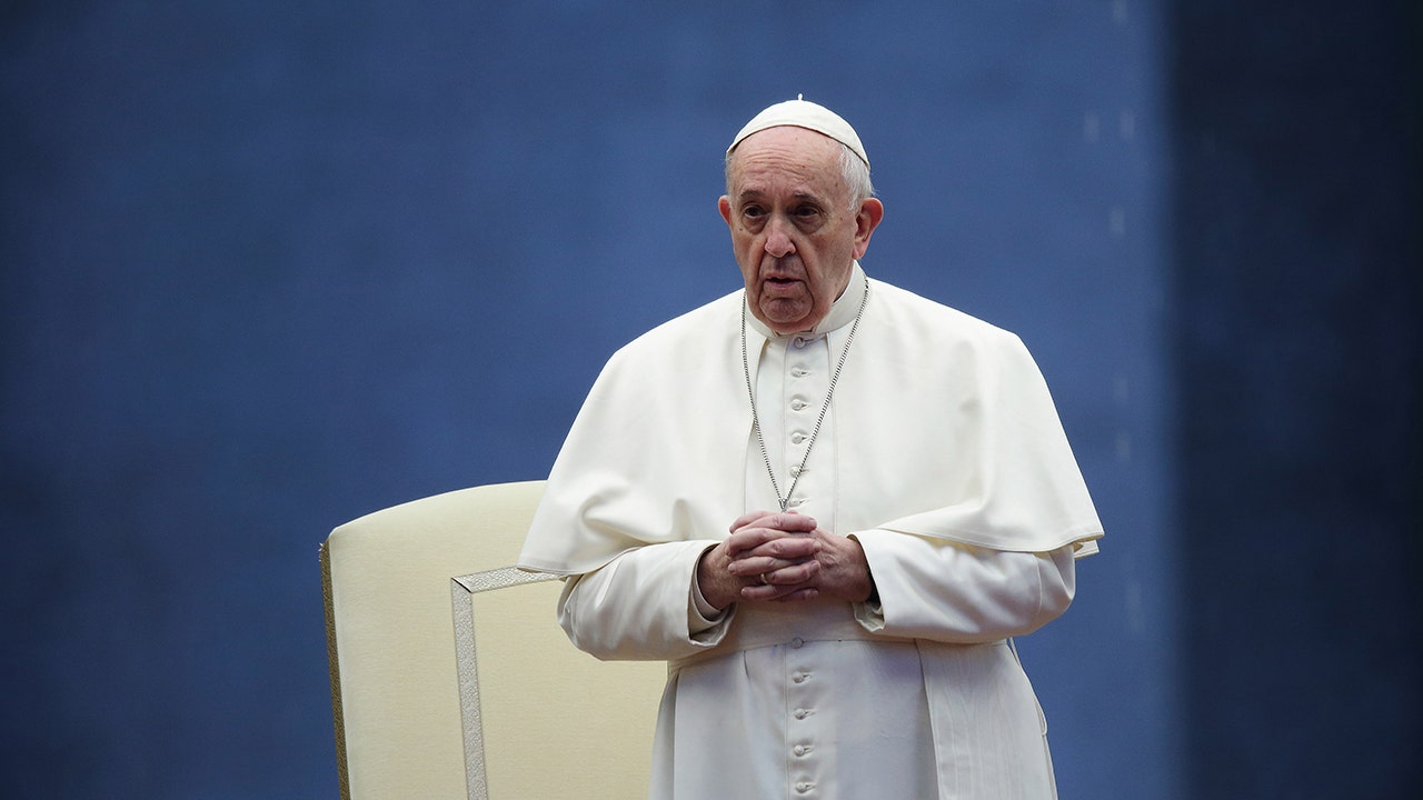 pope francis during urbi et orbi blessing in a desert saint peters square