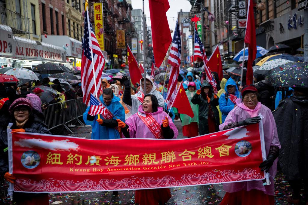 revelers attend lunar new year 98691672