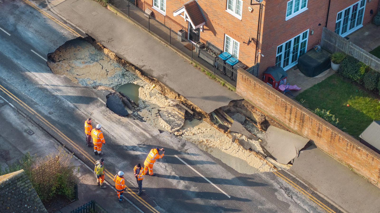 skynews godstone sinkhole 6832683