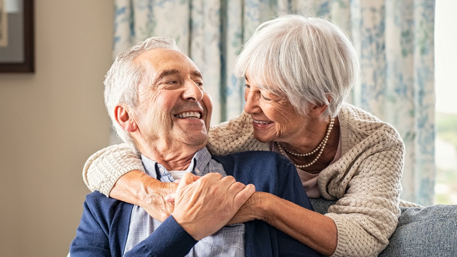 skynews older couple smiling 6825842