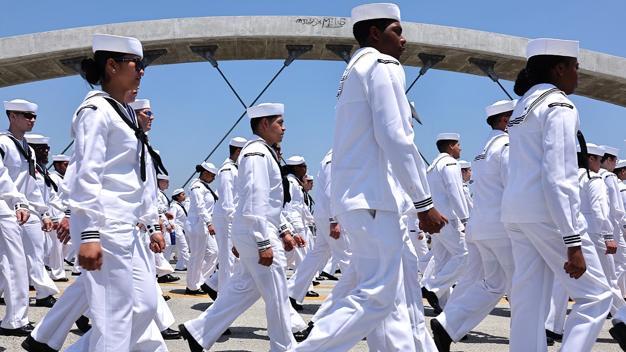 us navy sailors los angeles