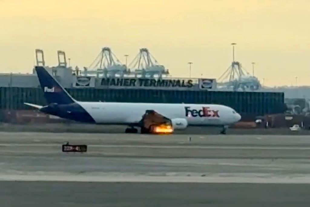 767 3s2f returning tarmac flames 99480526