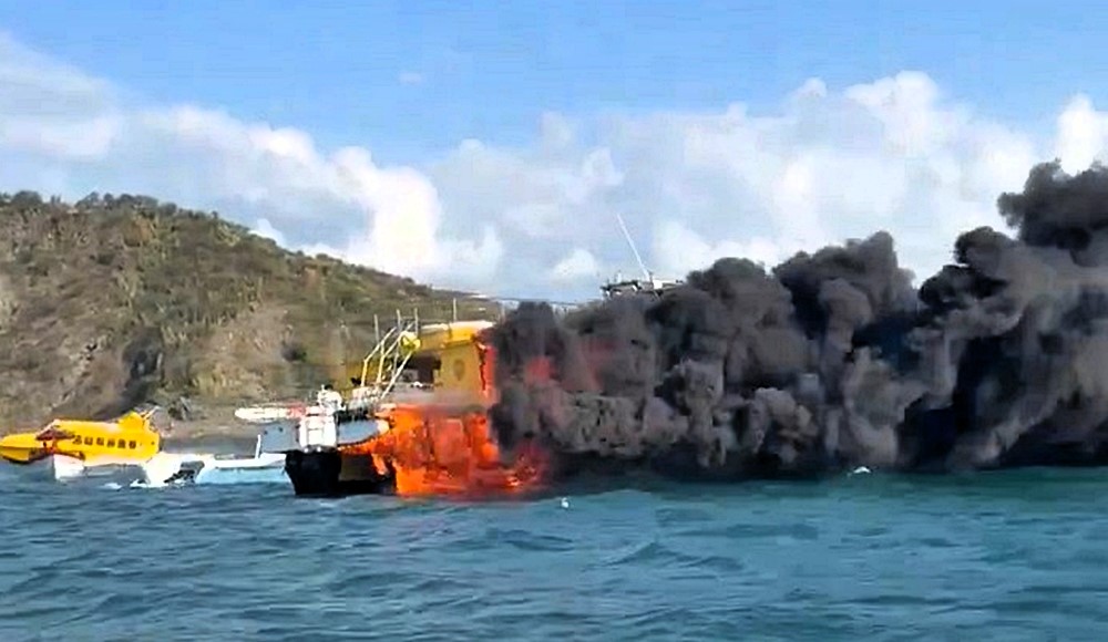 A tourist boat burst into flames off Colombia, forcing 92 people to jump into the sea. Dramatic rescues followed—see how they survived the terrifying ordeal!