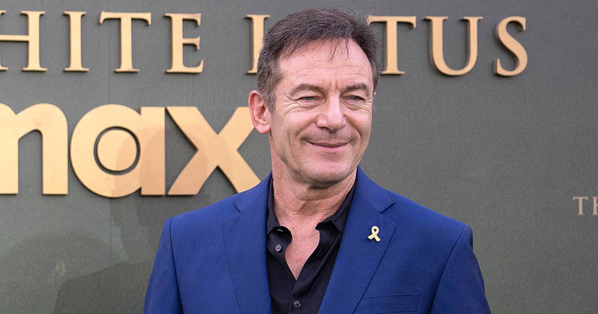 White Lotus Jason Isaacs Slams Double Standard of Full Frontal Scenes 01 2025