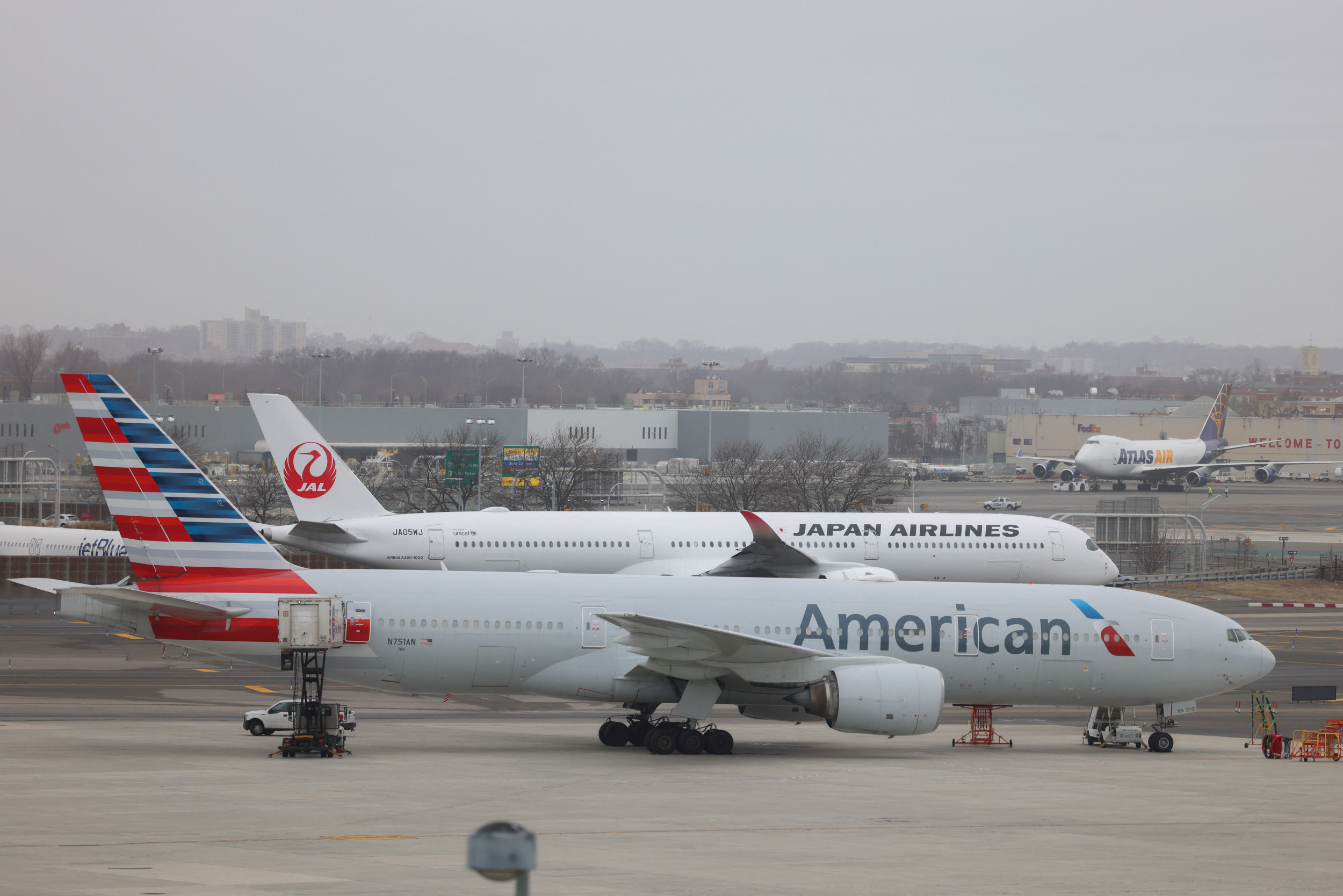 american airlines plane