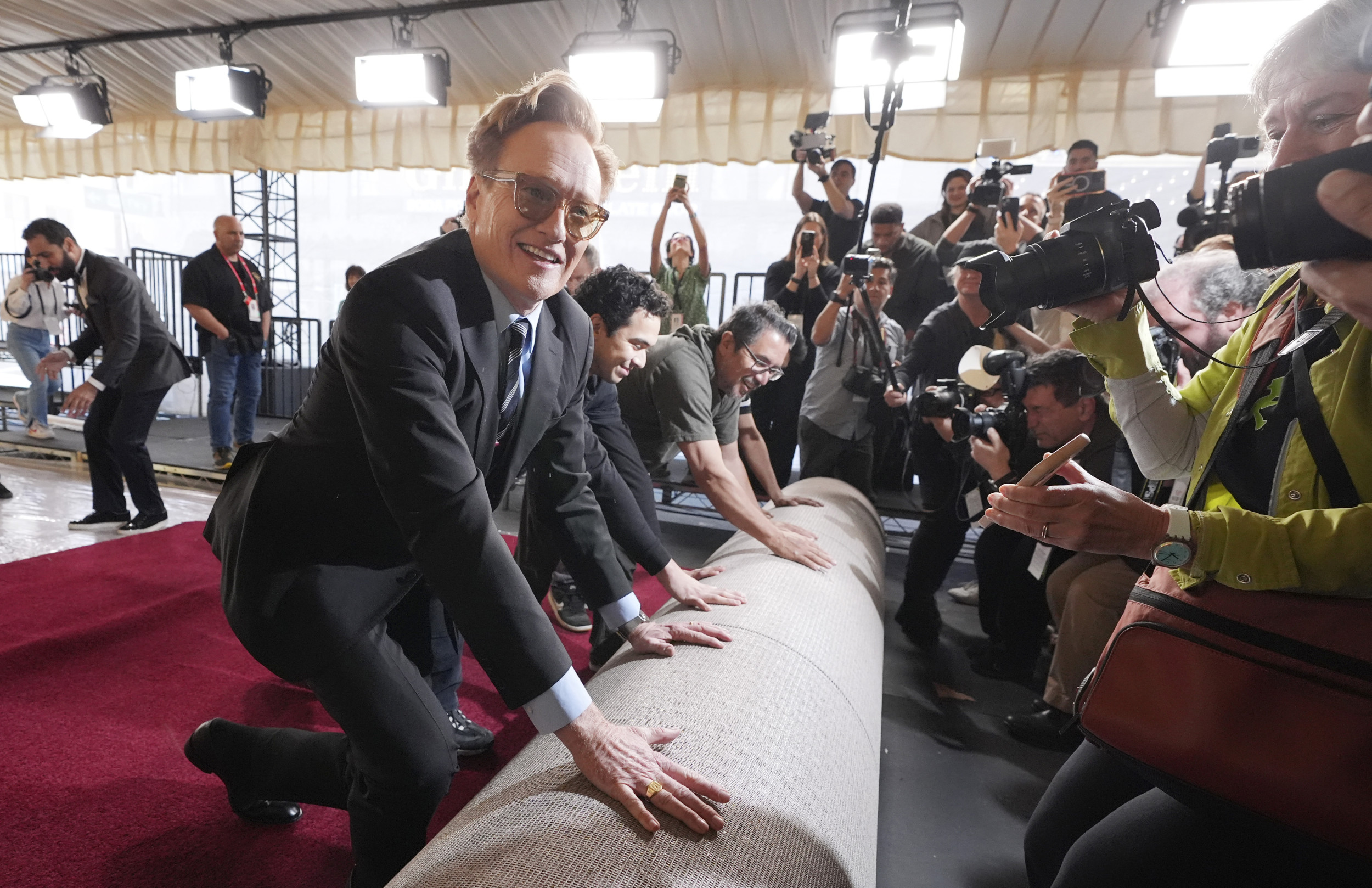 conan obrien rolls out red carpet