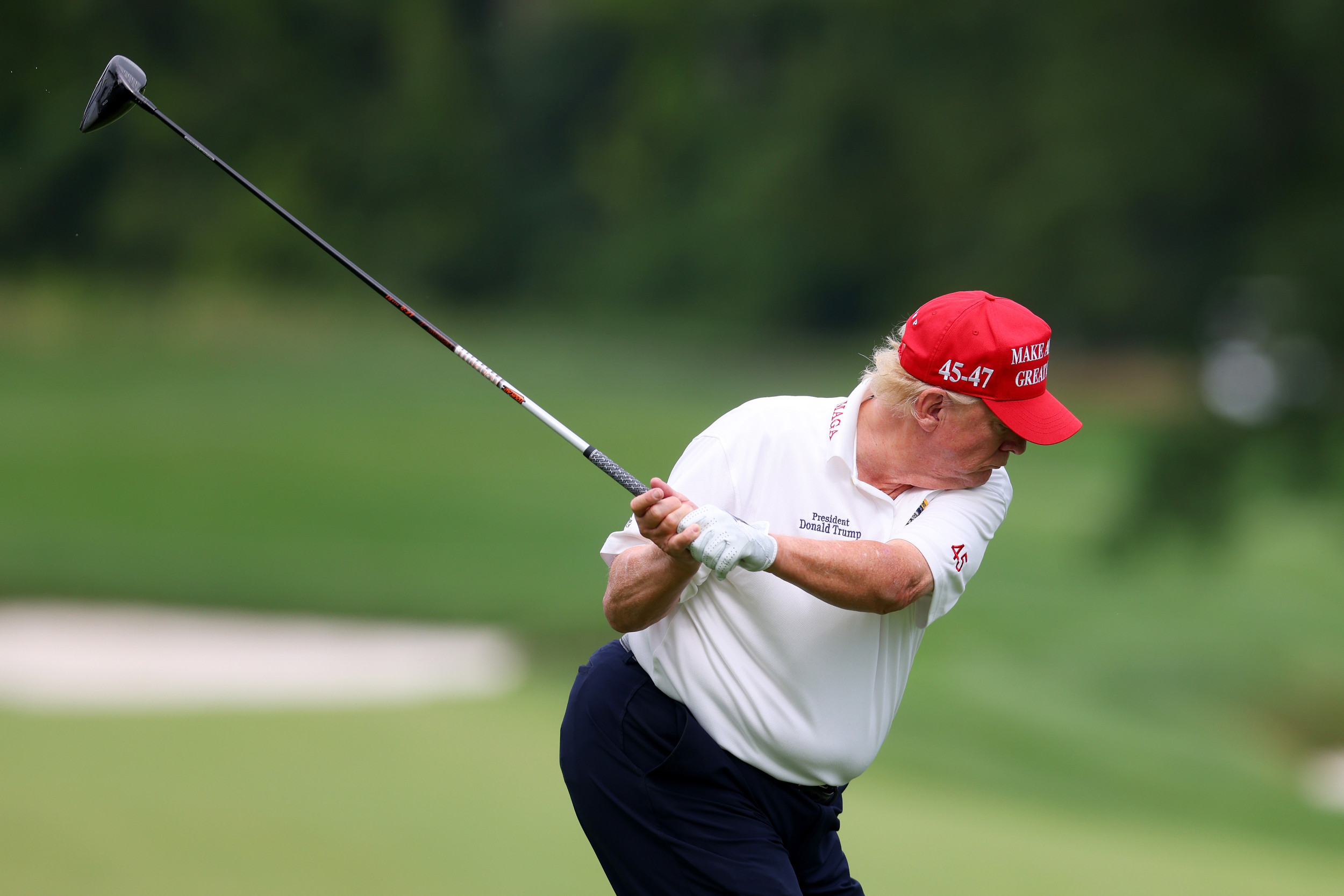 donald trump golfing