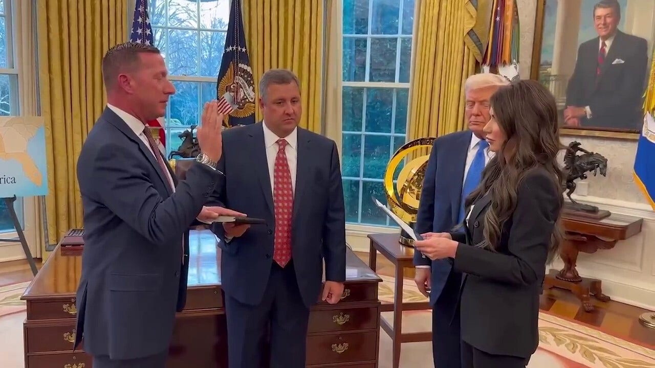 homeland security secretary kristi noem swears in secret service director sean curran 1