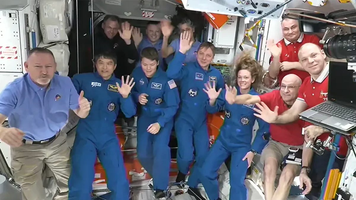 iss crews meet up