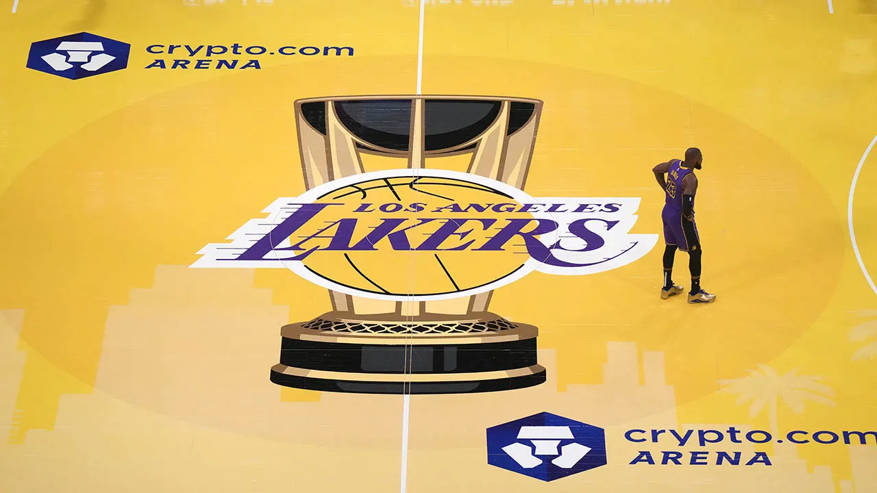 lakers court