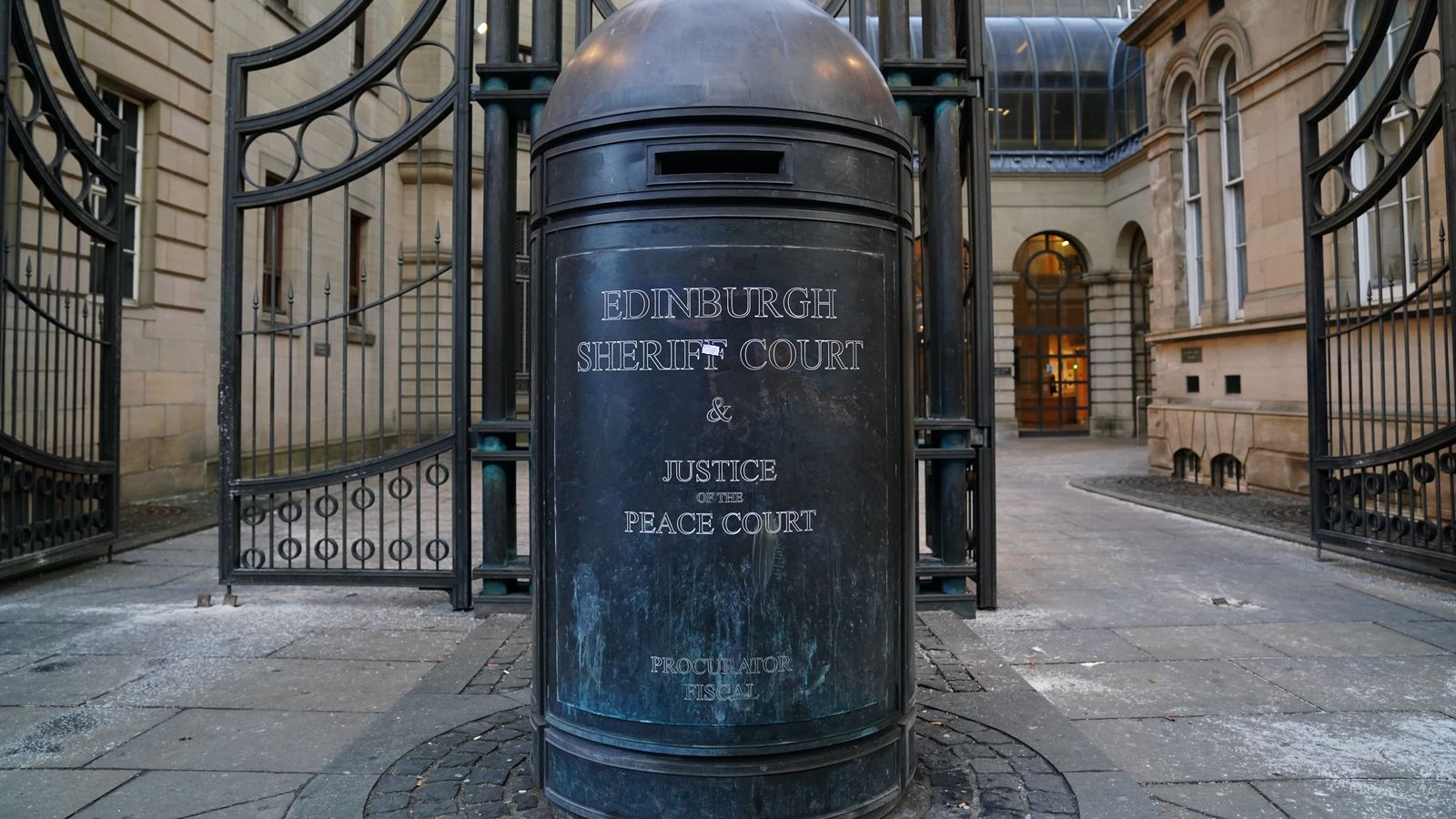 skynews court edinburgh edinburgh sheriff court 6853286