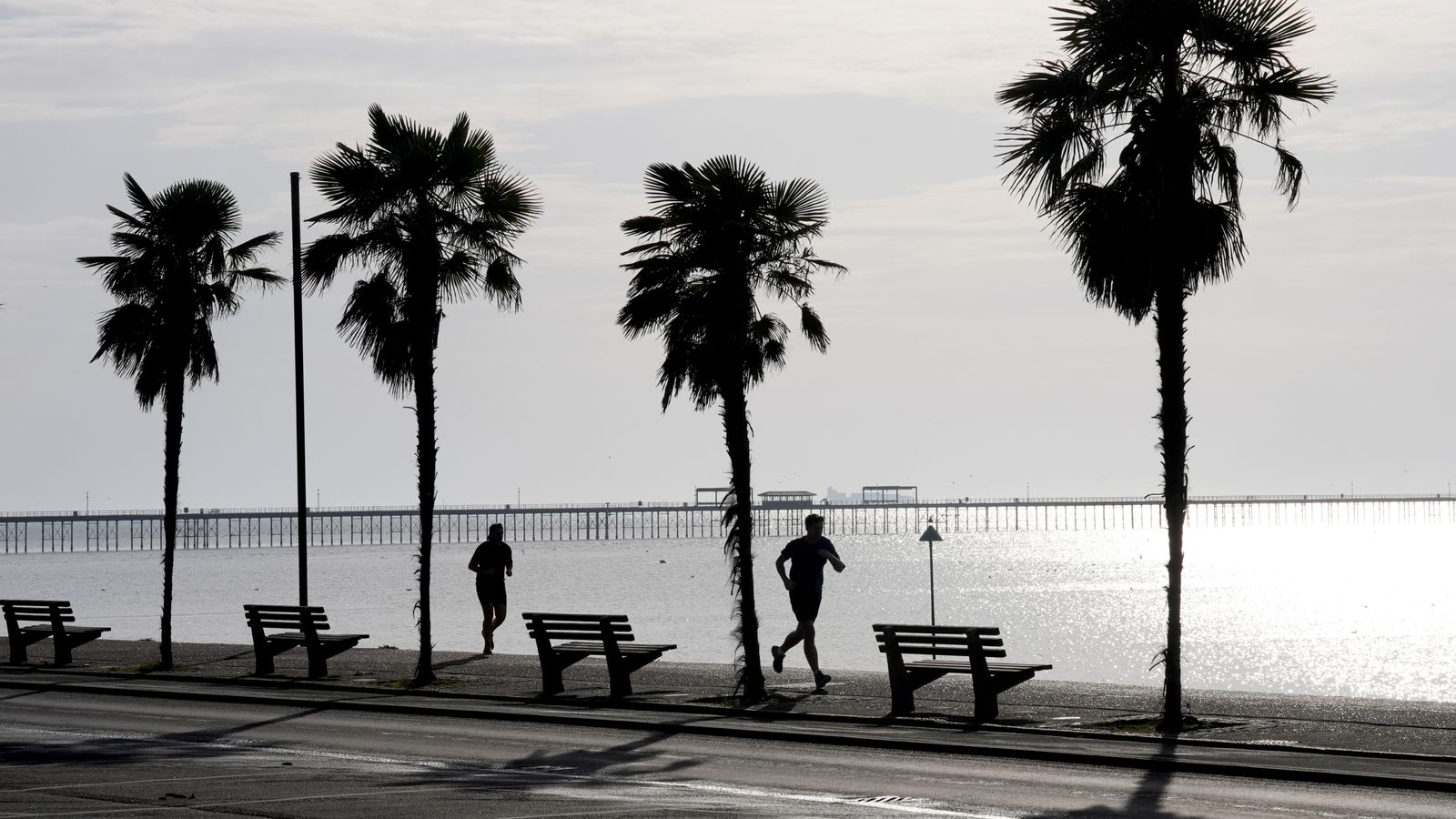 skynews joggers weather southend on sea 6848791