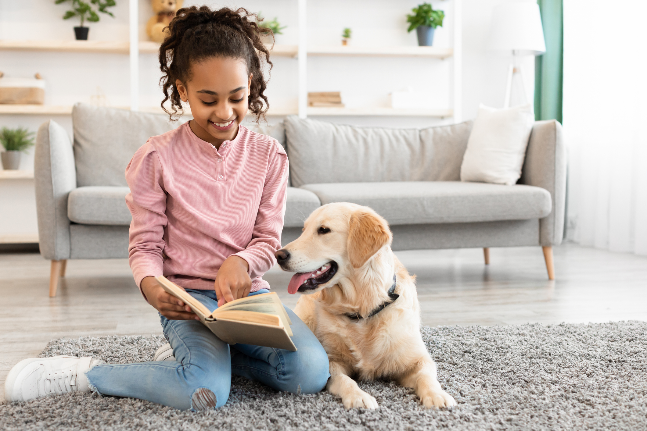 stock image girl reading