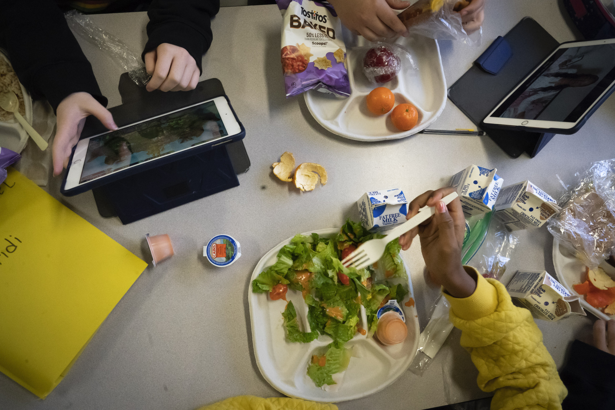 students have lunch