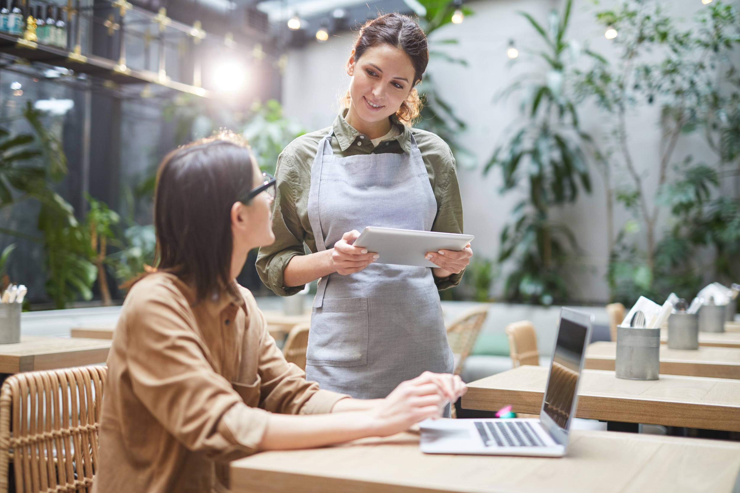 woman laptop speaking waitress